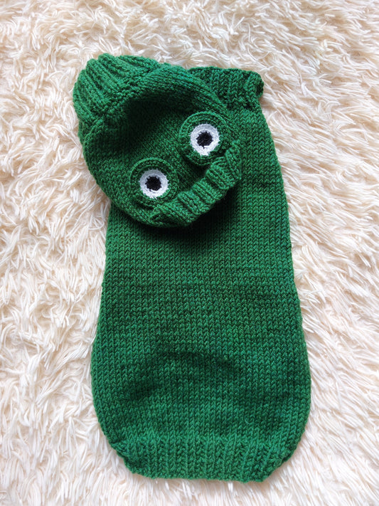 Knitted Frog Dog Costume: Halloween Pet Sweater and Hat Set
