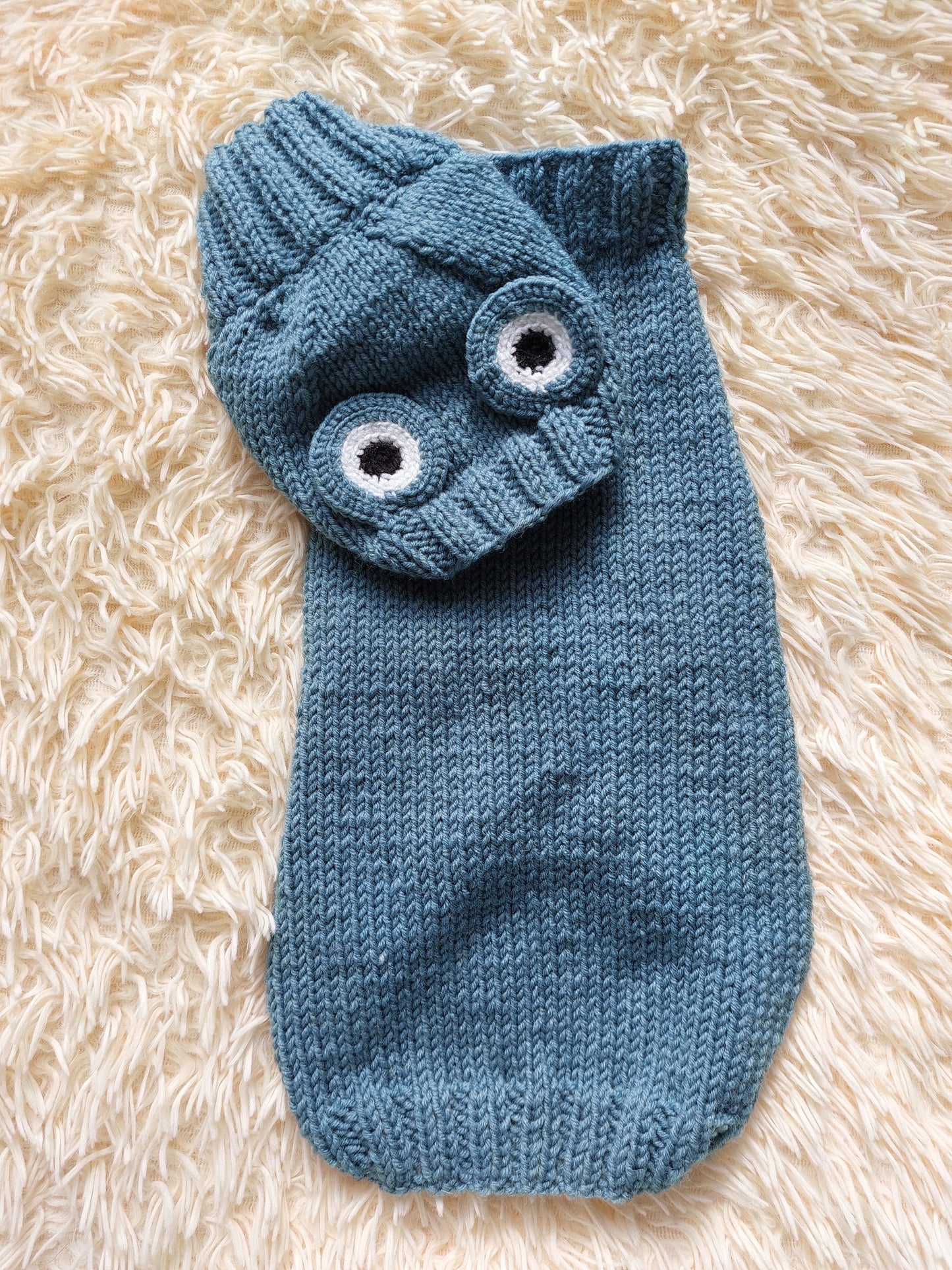 Knitted Frog Dog Costume: Halloween Pet Sweater and Hat Set