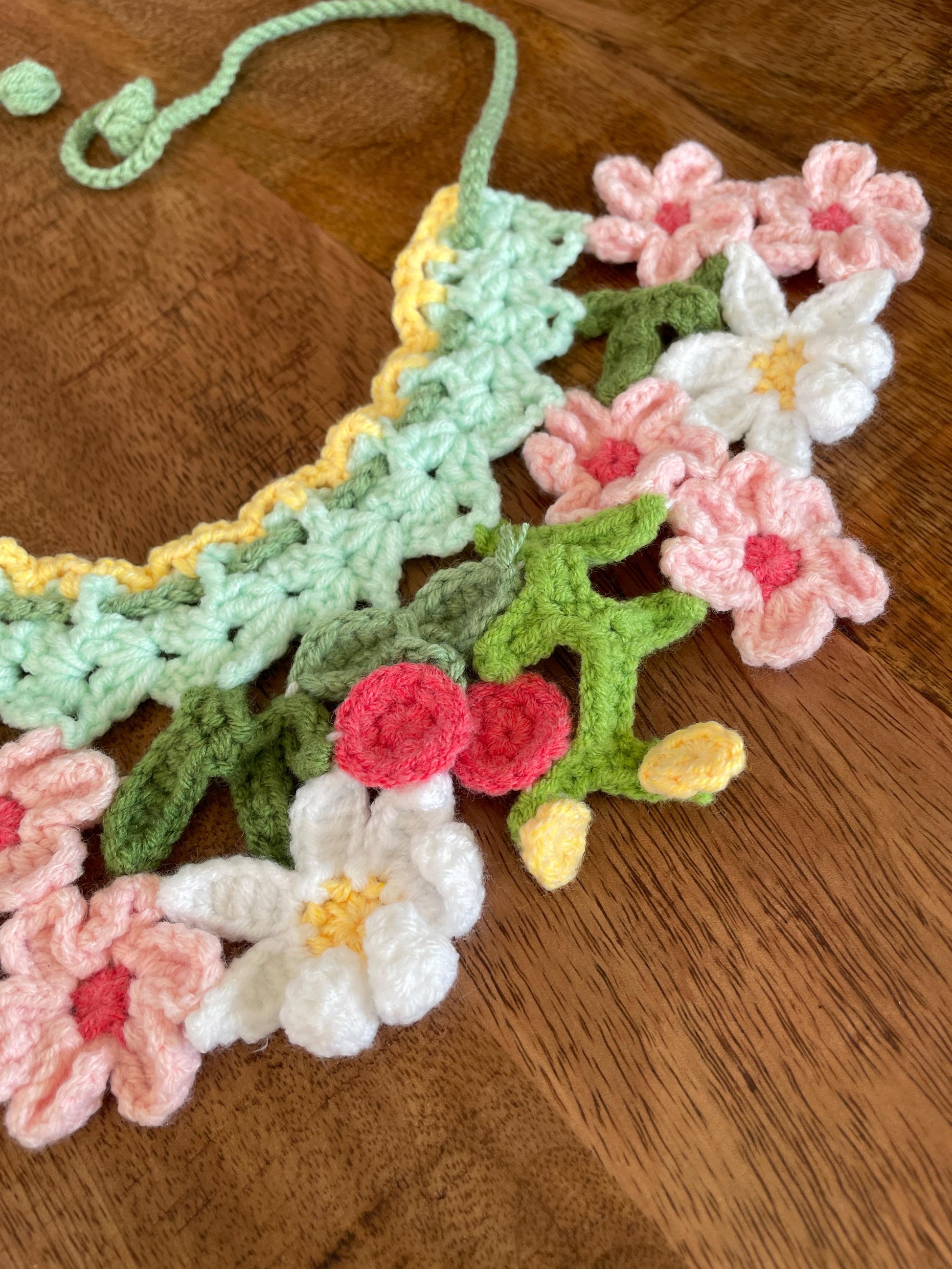 Sakura Bloom Pet Collar – Handmade Crochet Necklace Cutie for Dogs & Cats